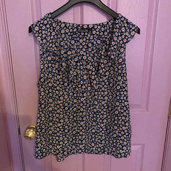 New York & Company blue flower tank! - Picture 1 of 3